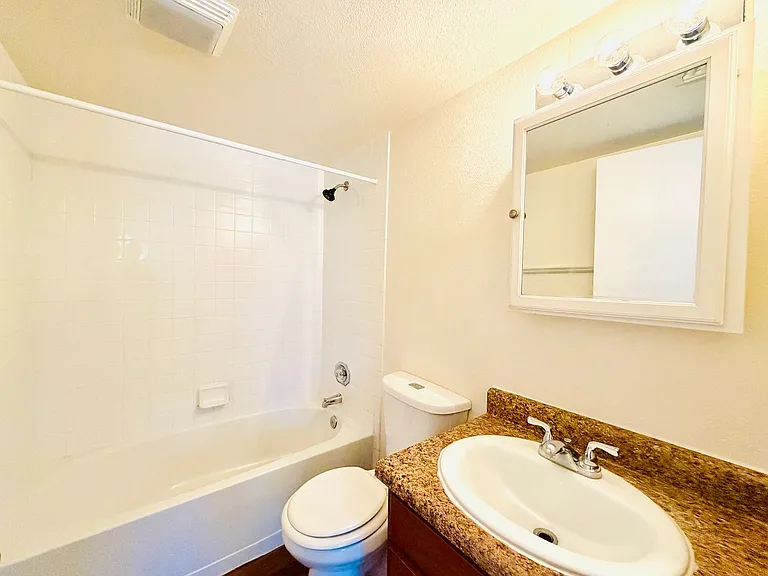 Santa Cruz Apartments - Studios, 1 Bedroom and 2 Bedrooms with Pool! — Photo 24