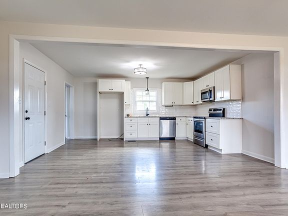 3rd image of 3832 Seeber Dr