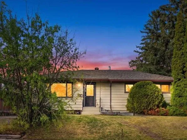 8 S Hogarth Cres SW, Calgary, AB T2V 3A7