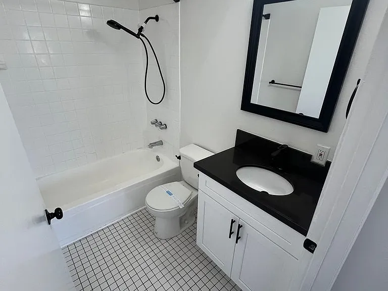 Villa Regency Apartments — Photo 65