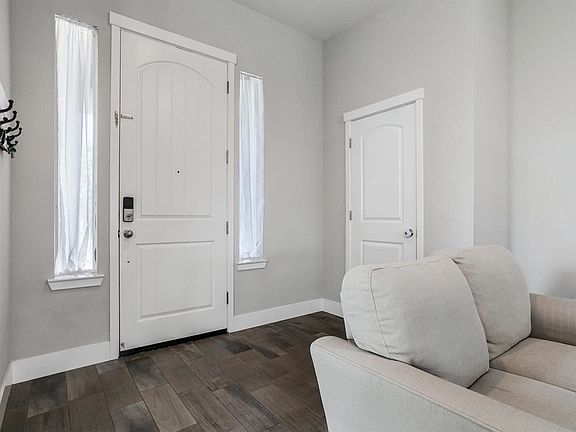 3rd image of 2319 Breton Dr