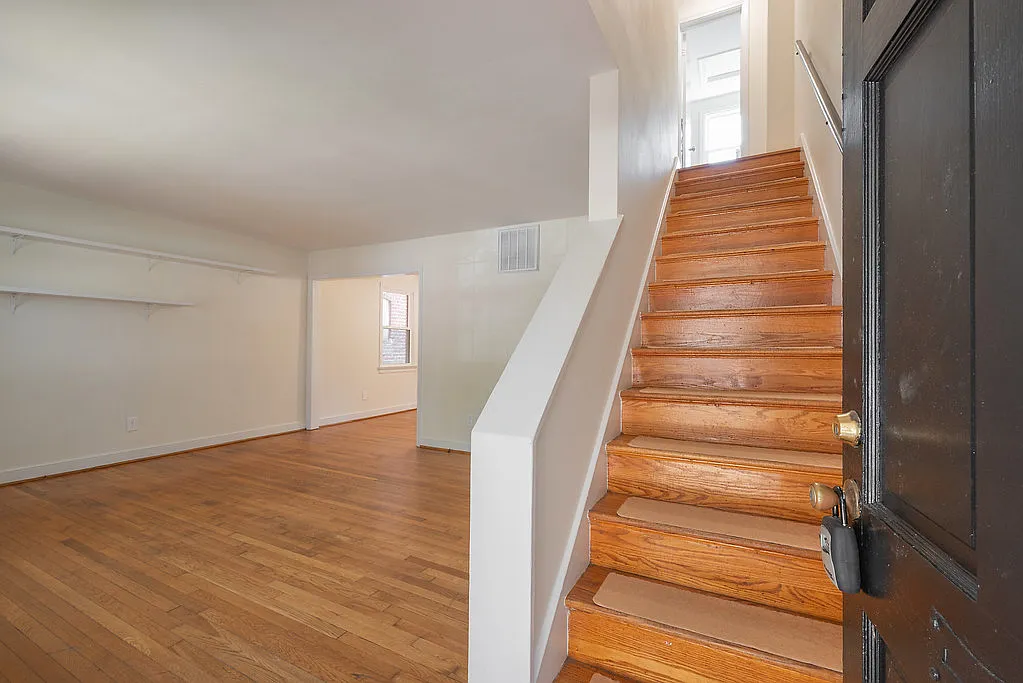 2 bed, 1050 sqft, $2,395 — Photo 3