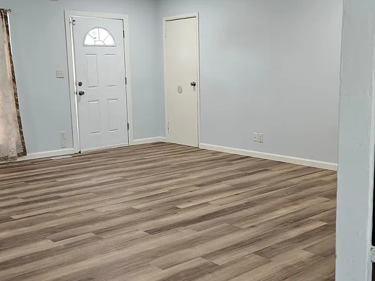 254 Prince Of Wales Dr — Photo 4