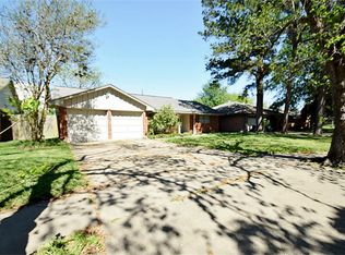 410 Cole St, Webster, TX 77598