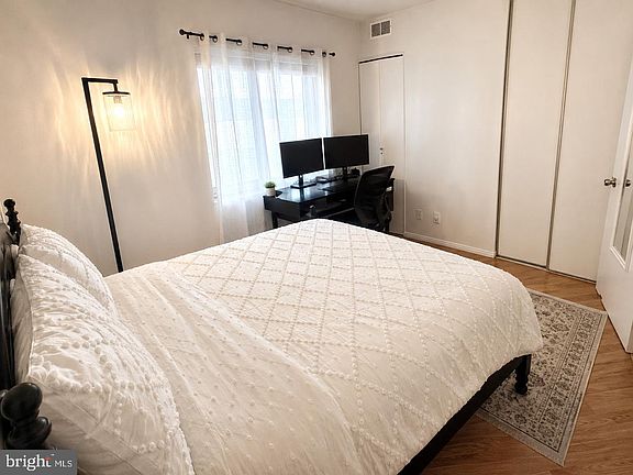 4th image of 900 Stafford St APT 1702