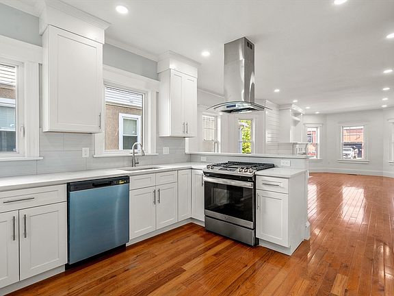 5th image of 262 Belmont St #1