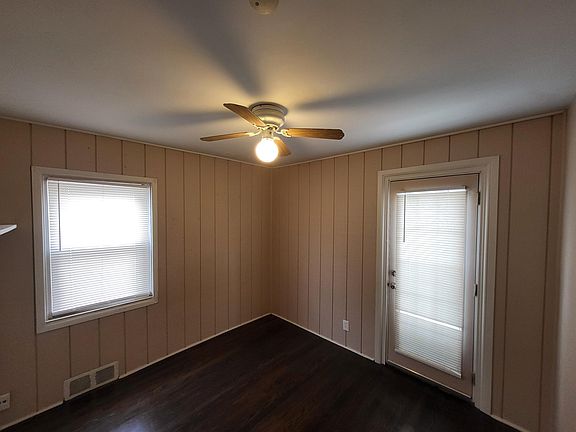 5th image of 14924 Russell Ave
