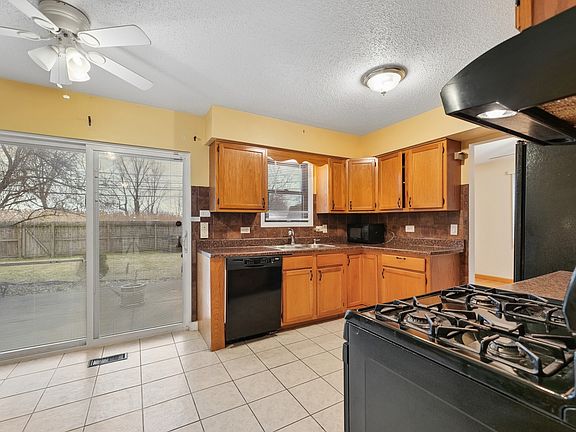 5th image of 4921 Lakeshore Dr