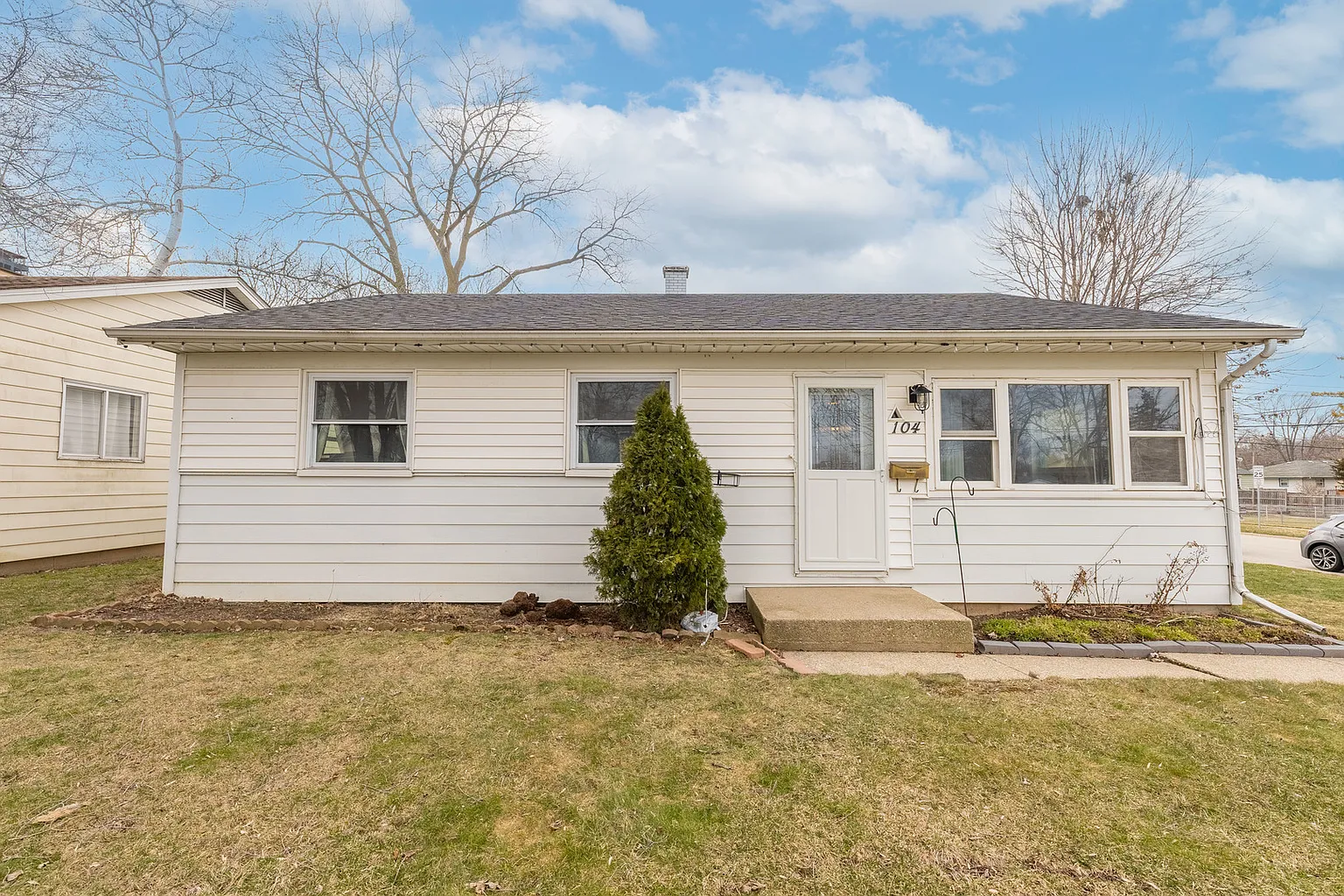 104 S Lake St photo 1