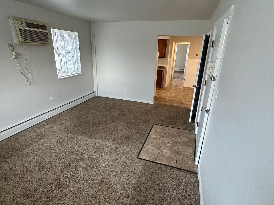 1st image of 844 Youngs Ln APT 3