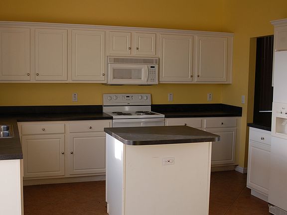 KITCHEN WITH CROWN AND NEW APPLIANCES