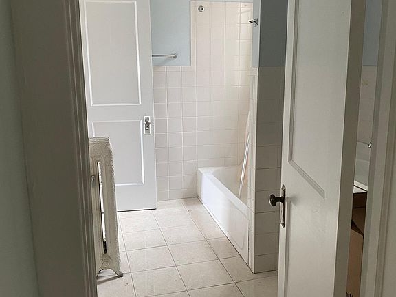 5th image of 2344 W Wilson Ave #3