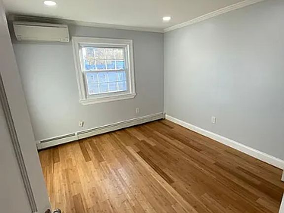 2nd image of 2246 Seward Ave APT 1