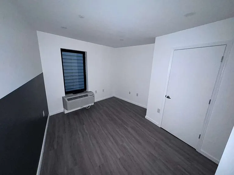 555 Market St #4C — Photo 5