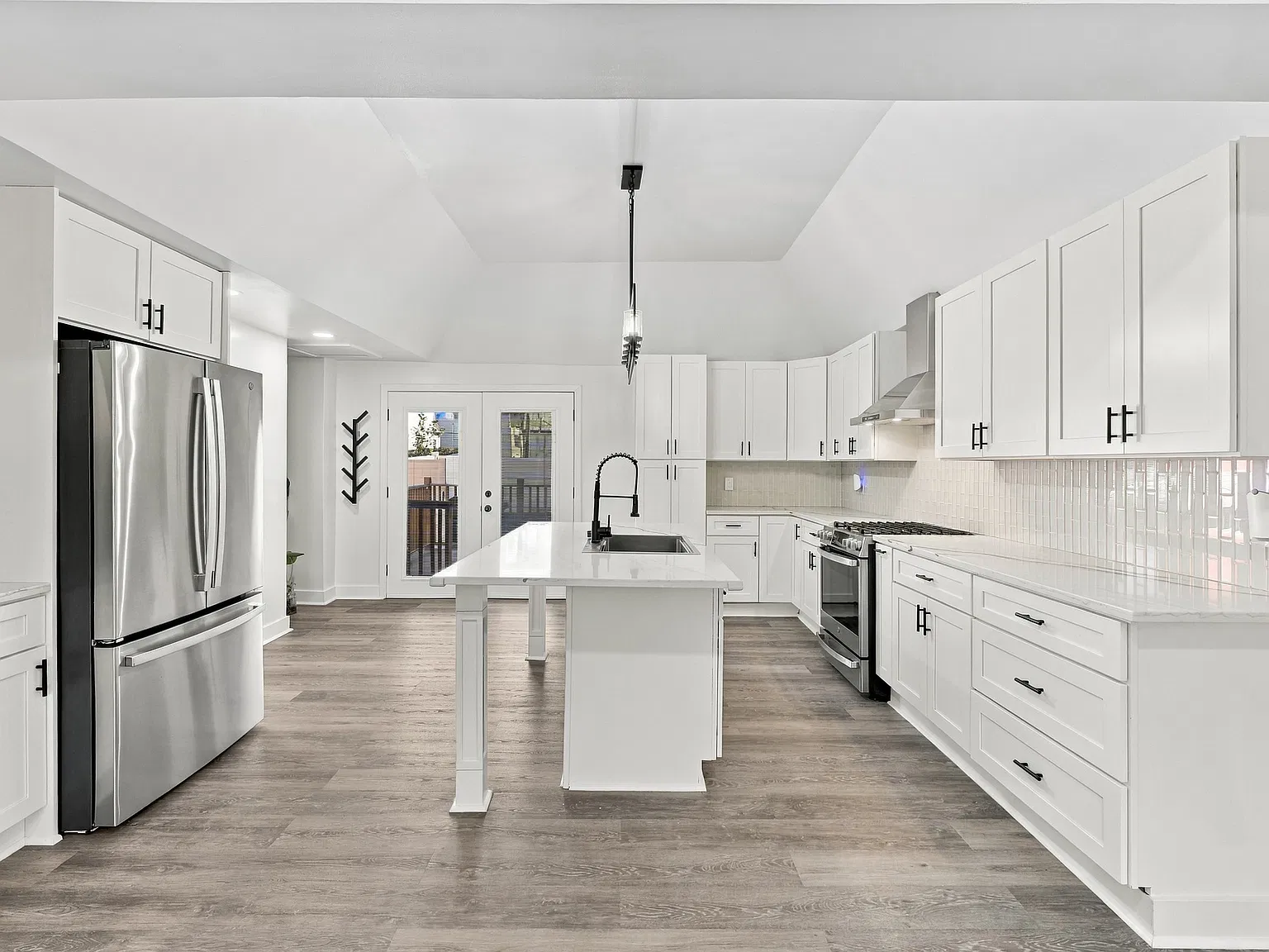 2 bed, $3,000 — Photo 4