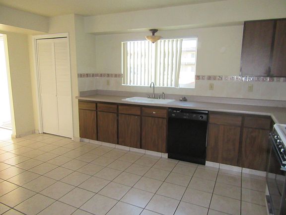 3rd image of 1440 Carmelita Dr