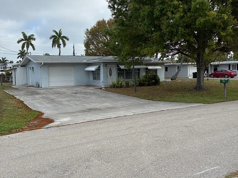 1449 Collins Rd — Photo 12