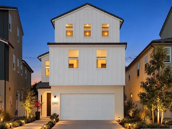 1390 Blue Port Way, Oceanside, CA 92054