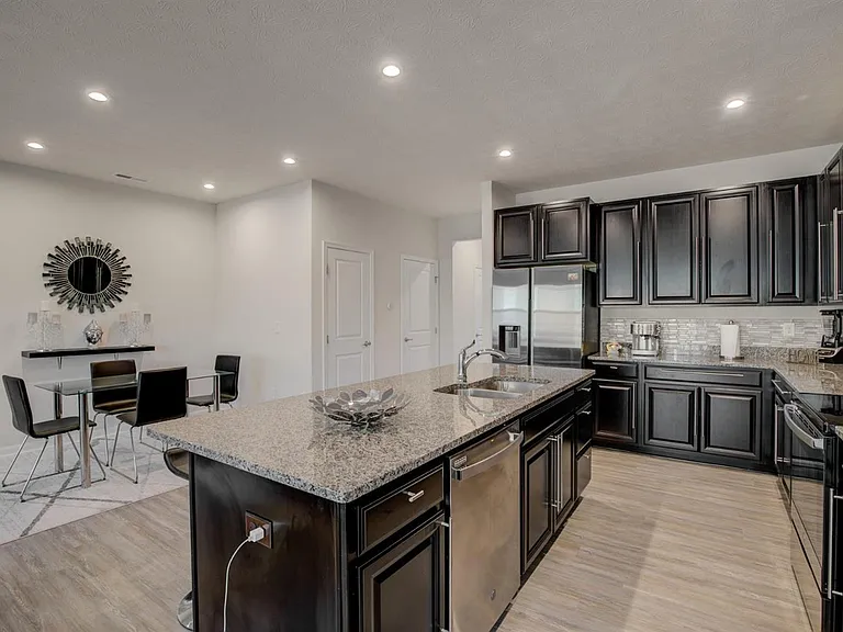 7873 Pinnacle Point Dr — Photo 15