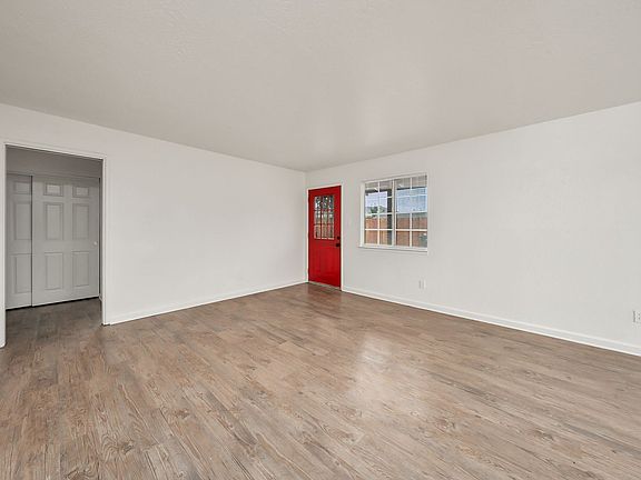 3rd image of 4425 Caxton Ct
