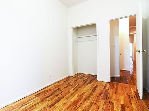 4th image of 523 Graham Ave APT 3L