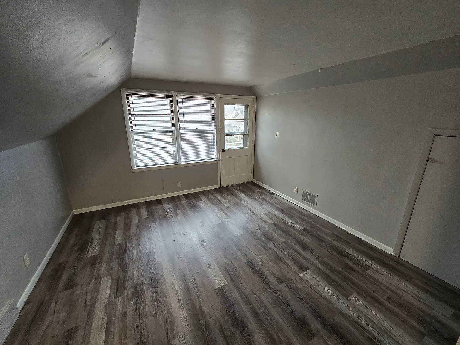 2 bed, $1,000 — Photo 4