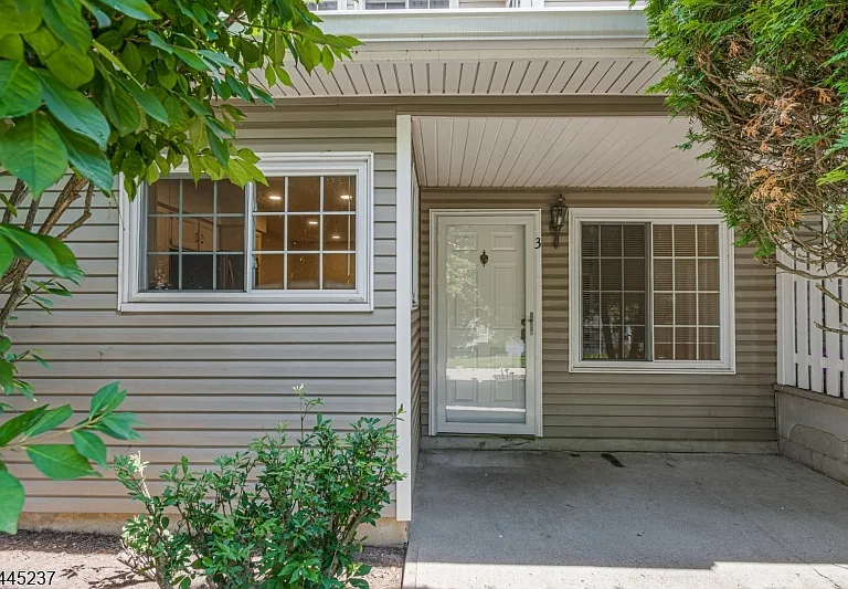 3 Tory Ct — Photo 3
