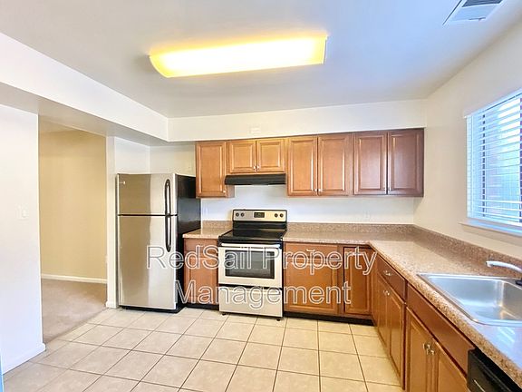 3rd image of 1058 Willow Green Dr