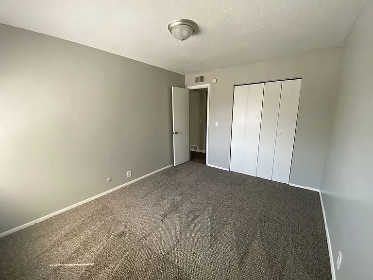 August Place Apartments — Photo 16