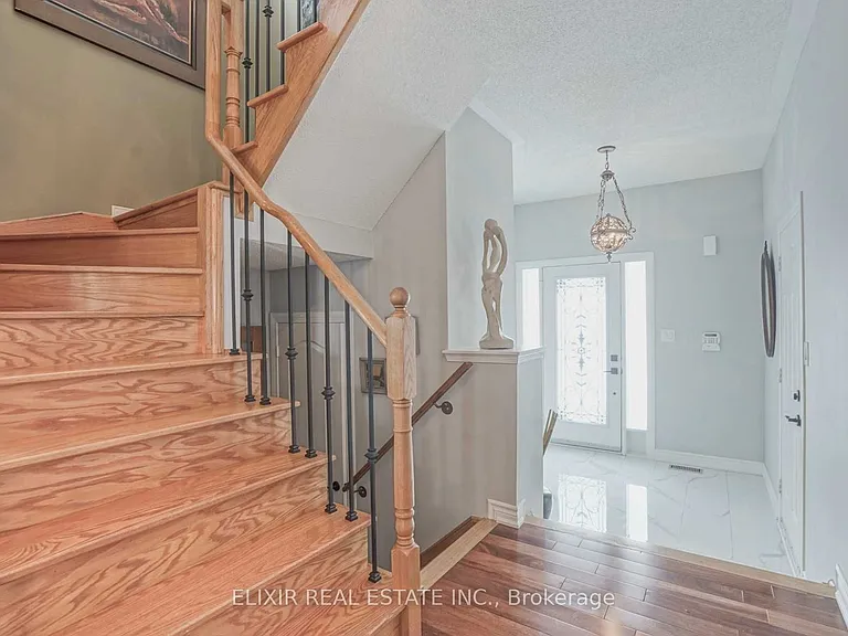 32 Florette Pl — Photo 3