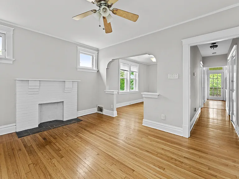 1050 Forest Ave #2 — Photo 2