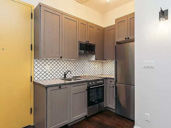 3rd image of 60-75 Myrtle Ave #2A