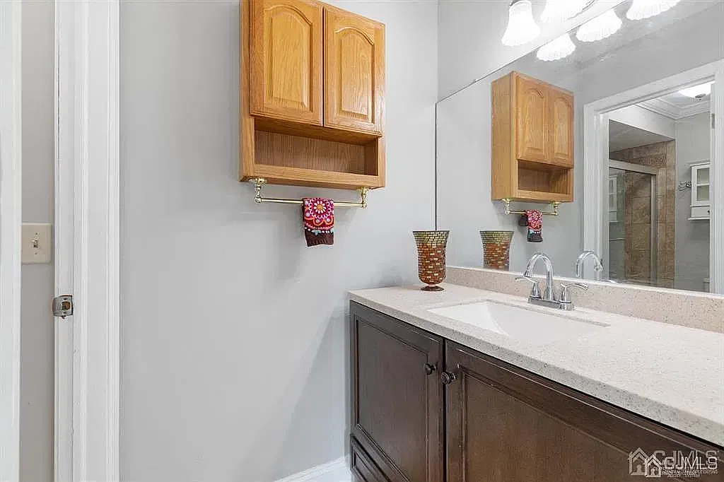 2 bed, 2.5 bath, 1298 sqft, $3,000 — Photo 2