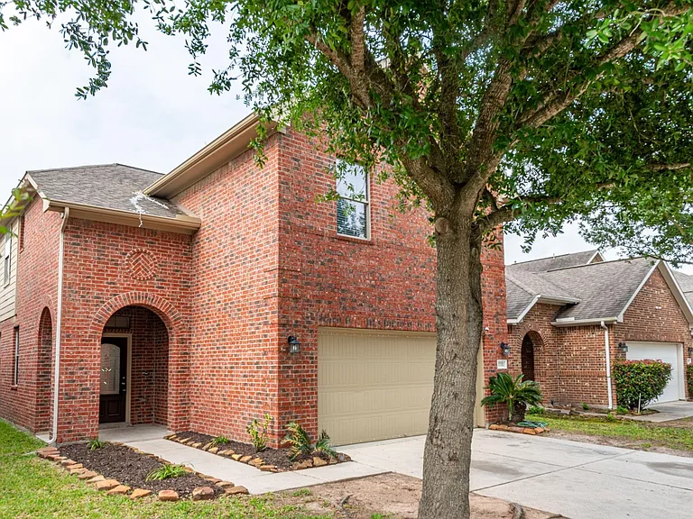 1702 Bonnyton Ln — Photo 6