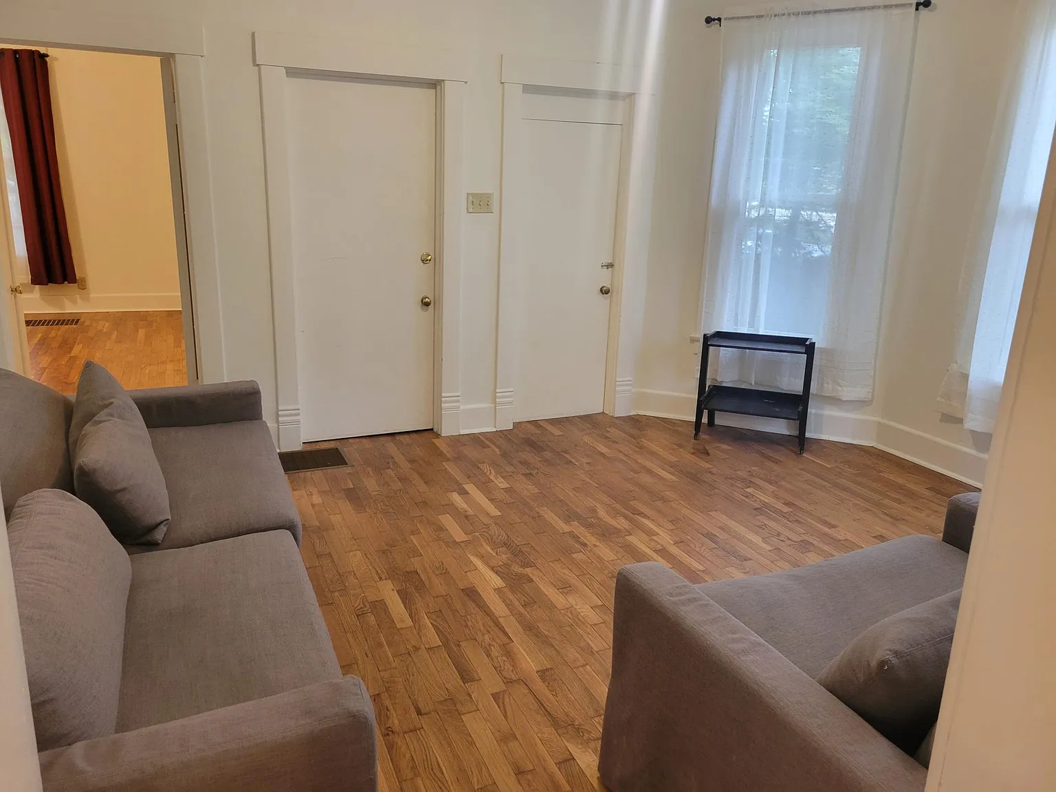 4 bed, 2.5 bath, 2400 sqft, $2,800 — Photo 4