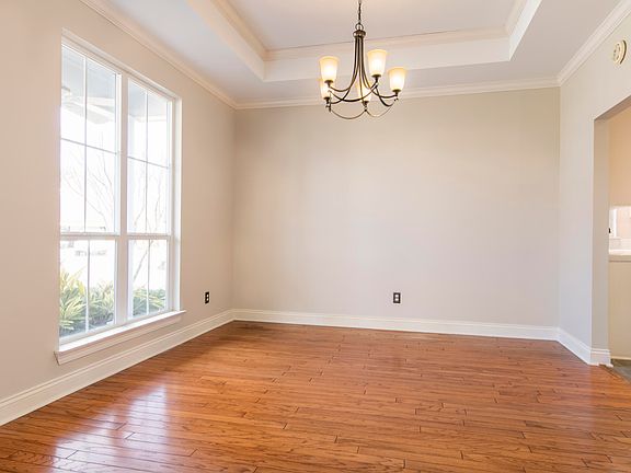 5th image of 203 Saddlewood Cor