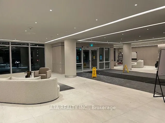50 Upper Mall Way #Penthouse 02 — Photo 3