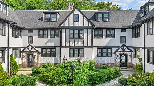 130 Bradley Ave Photo 1