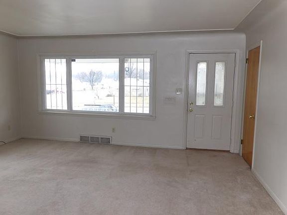 5th image of 1222 Ivanhoe Ave