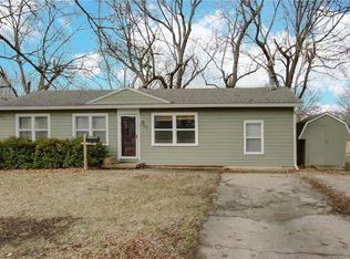 733 N Woodland Rd, Olathe, KS 66061