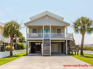 907 Broadway St, Surf City, NC 28445