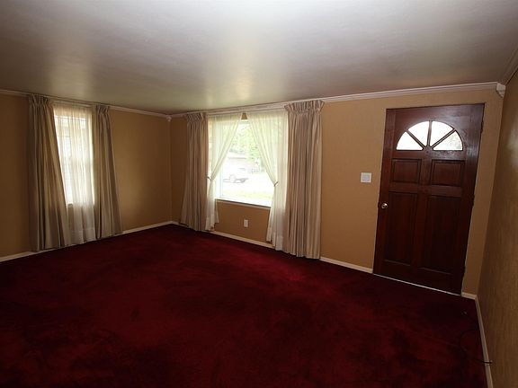 5th image of 108 W Holly Dr