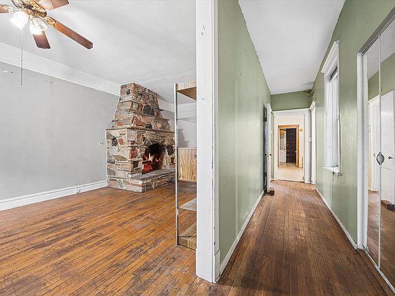 4th image of 1946 W Armitage Ave
