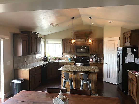 3rd image of 581 Bradford Ln