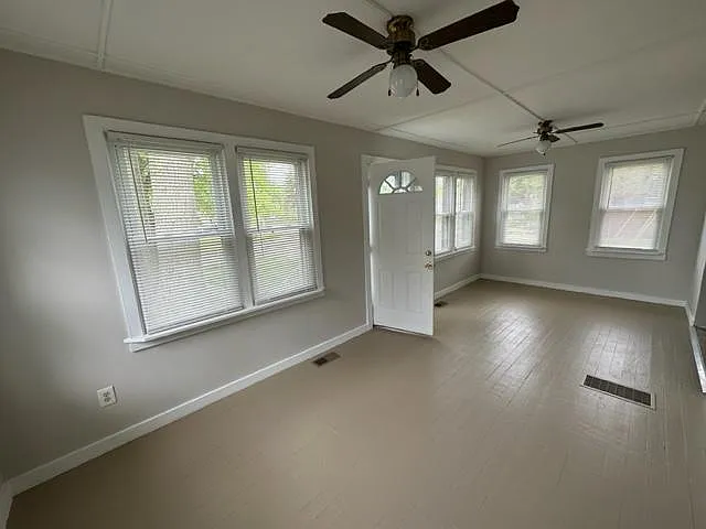 1040 E Pearl Ave — Photo 14