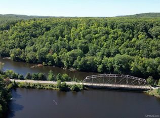 5 Bridgeview Dr, Negaunee, MI 49866