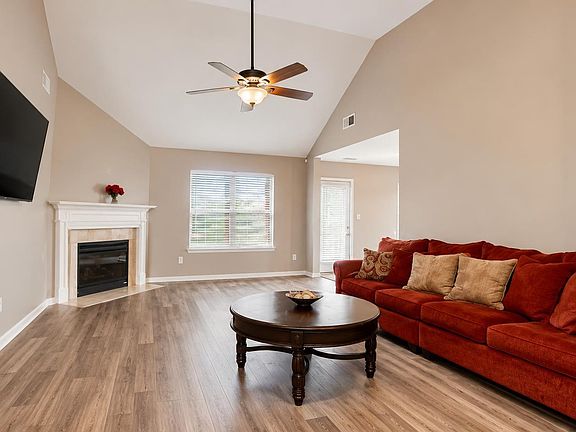 4th image of 1141 Alden Glen Dr