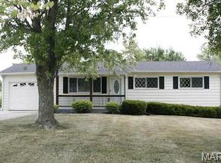 14 W Horseshoe Bend Dr, Winfield, MO 63389