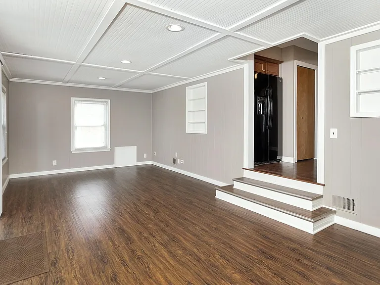 854 Allen St — Photo 13