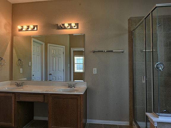 5th image of 623 Regency Dr